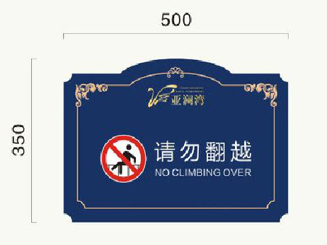 洪雅在标牌设计中，如何满足客户需求？